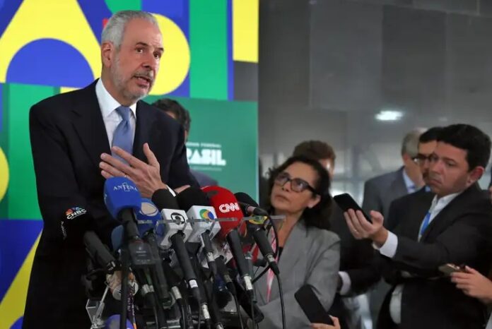 COP30: Nova carta do presidente dribla menção a combustíveis fósseis e gera críticas.