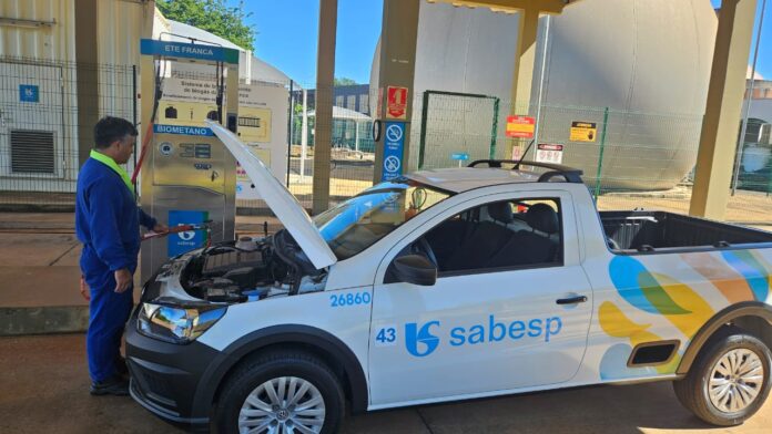 Produção de biometano a partir de esgoto gera energia limpa para frotas da Sabesp.