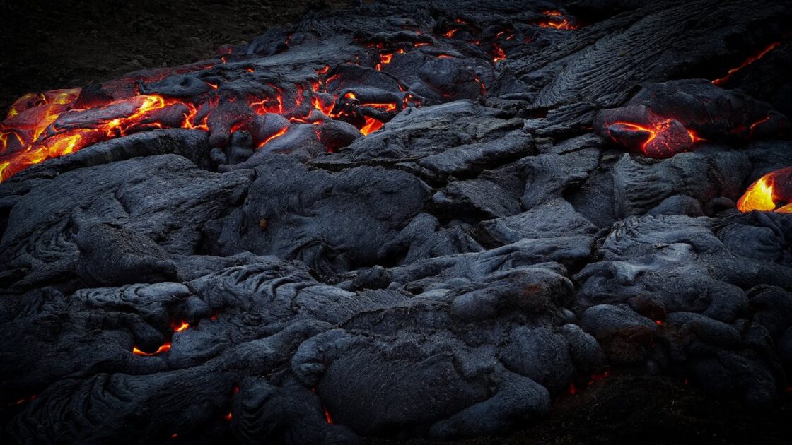 Os vulcões desempenham um papel fundamental na formação de recursos minerais.