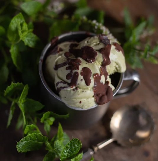 Os chocolates artesanais trazem sabores únicos como cacau amazônico, cupuaçu e castanha.