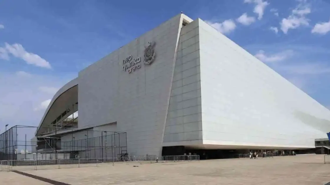 Corinthians verde? Timão implementa política ESG em busca de investidores

Iniciativa da diretoria faz a ideia de Corinthians verde ser menos improvável e busca suprir uma demanda crescente do mercado externo por ações voltadas a ESG no futebol, com enfoque socioambiental

Neo Química Arena Corinthians
