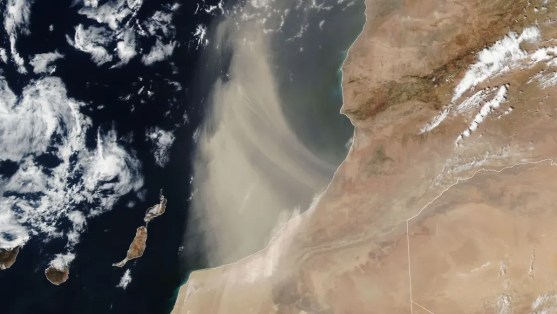 Satélite da Nasa registrou poeira do deserto do Saara indo para o oceano Atlântico.