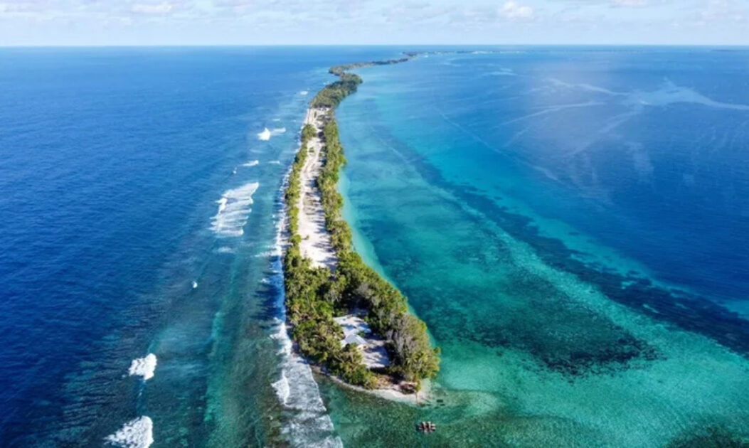 Imagem aérea de Tuvalu, país no oceano Pacífico que está desaparecendo devido ao aquecimento global.