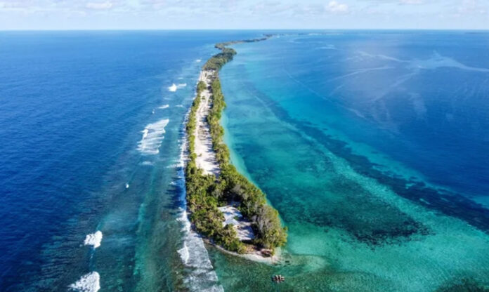 Imagem aérea de Tuvalu, país no oceano Pacífico que está desaparecendo devido ao aquecimento global.