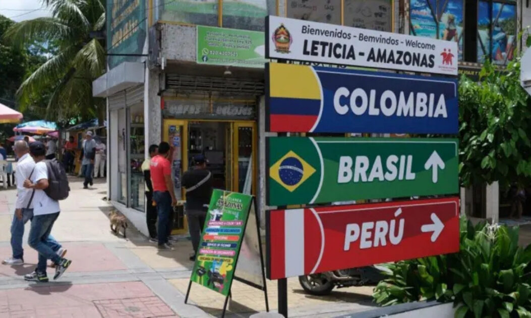Foto de região da tríplice fronteira entre Peru, Colômbia e Brasil, a qual converge para o rio Amazonas. Foto: Getty Images.