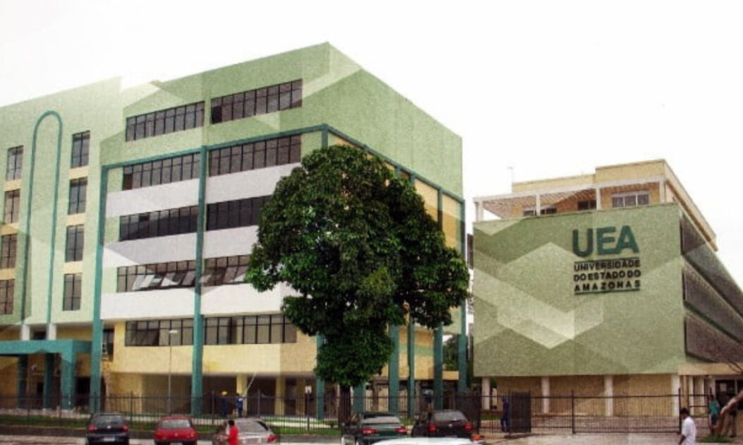 Fachada da Universidade Estadual do Amazonas (UEA), totalmente custeada por contrapartidas da Zona Franca de Manaus, destacando o impacto social do modelo.