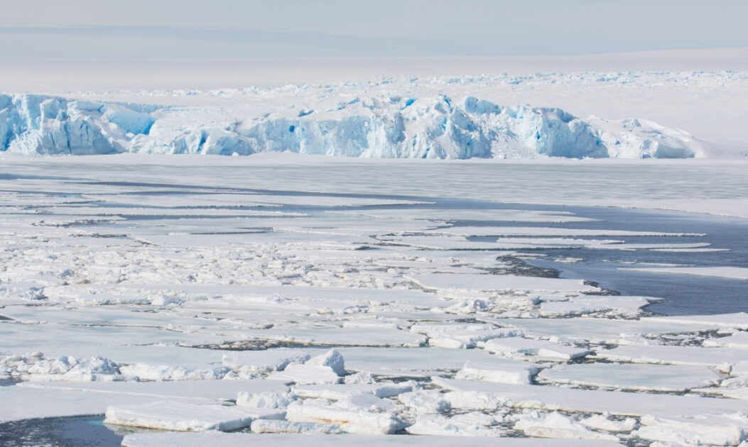 Imagem aérea de calotas polares.