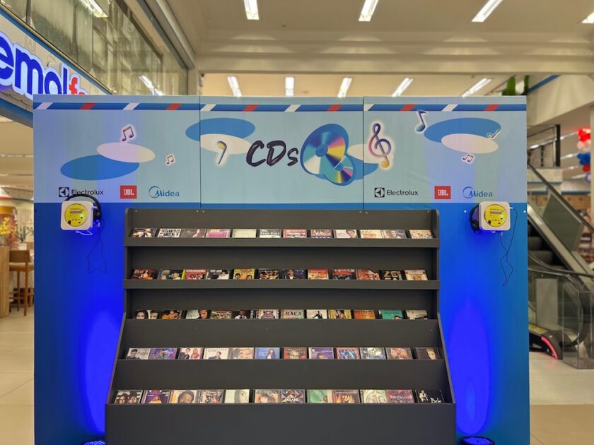 Bemol comemora 83 anos com cabines de CDs dos anos 2000 1 bemol comemora