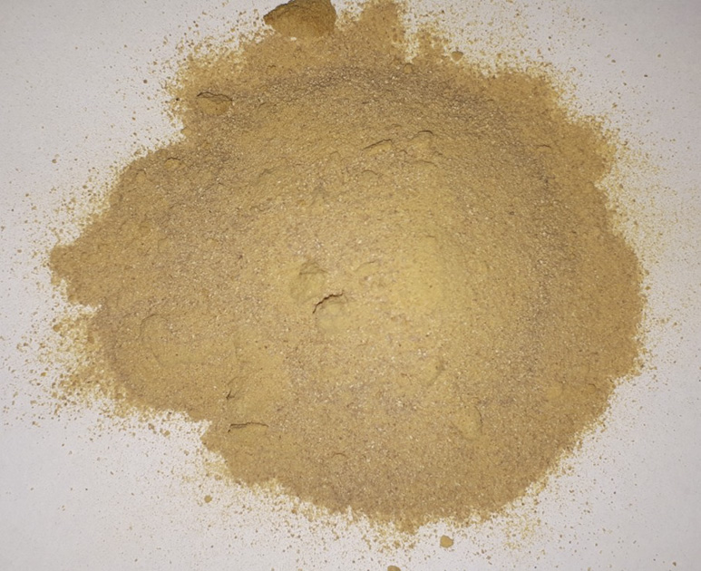 Resíduo de cúrcuma usado em pesquisas científicas como componente de embalagens biodegradáveis que se decompõem em cerca de 30 dias.