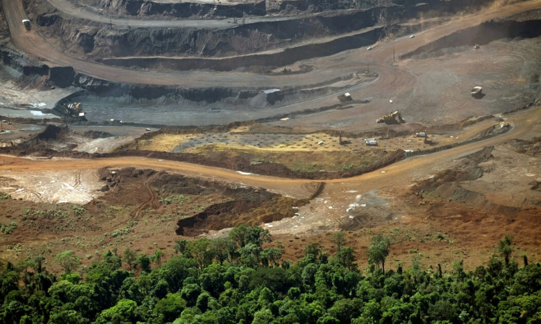 Estrutura de mineração no Amazonas. 