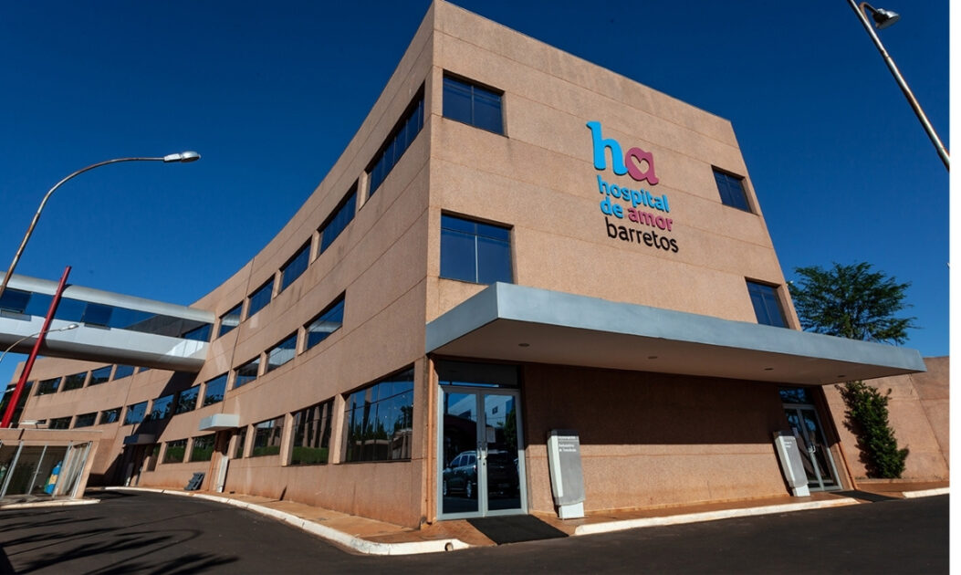 Fachada do Hospital de Amor em Barretos, centro de referência em oncologia pediátrica e pesquisas sobre câncer. 
