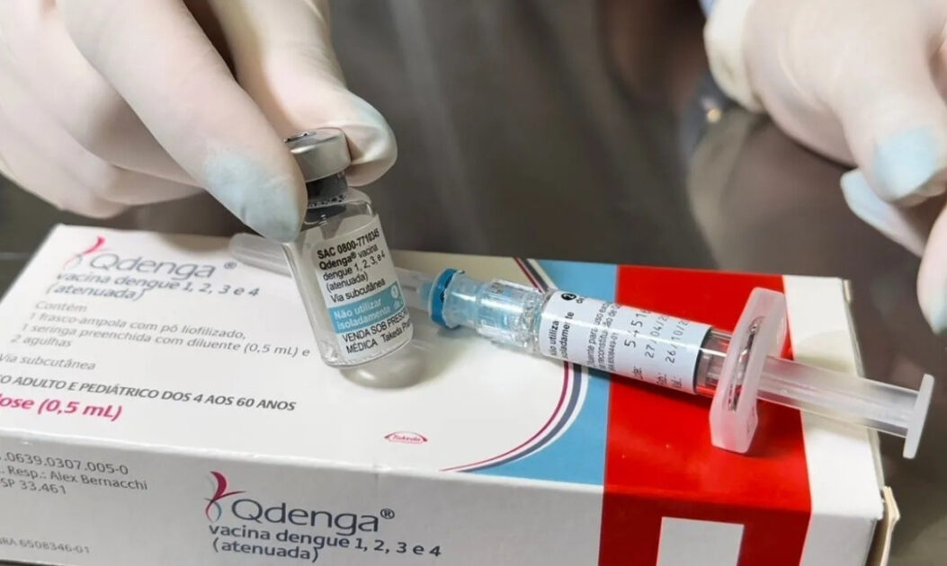 Frasco da vacina Qdenga.