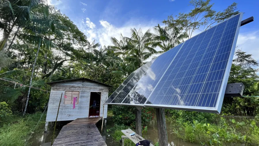 paineis solares foram implementados na ilha das cinzas em programa que discute o uso social da energia eletrica