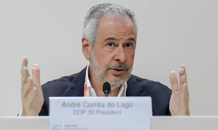 André Corrêa do Lago, presidente da COP30, durante entrevista sobre disputas climáticas internacionais