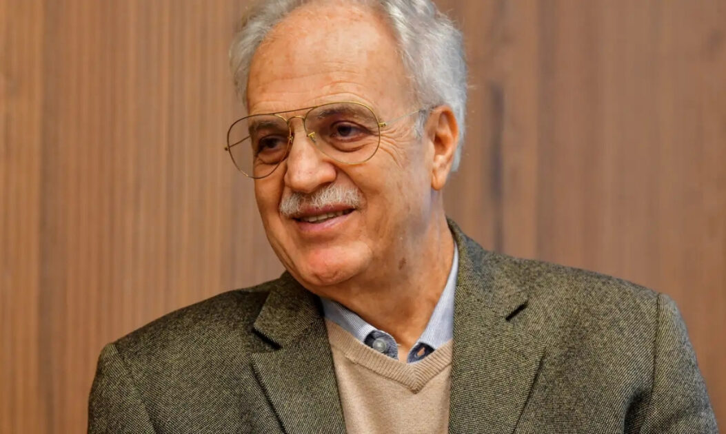 Retrato de Carlos Nobre, climatologista brasileiro e referência internacional. Cientista defende que COP30 seja a mais decisiva da história.