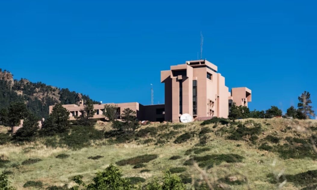 Fachada do NCAR, centro de pesquisa climática dos EUA desativado pelo governo Trump
