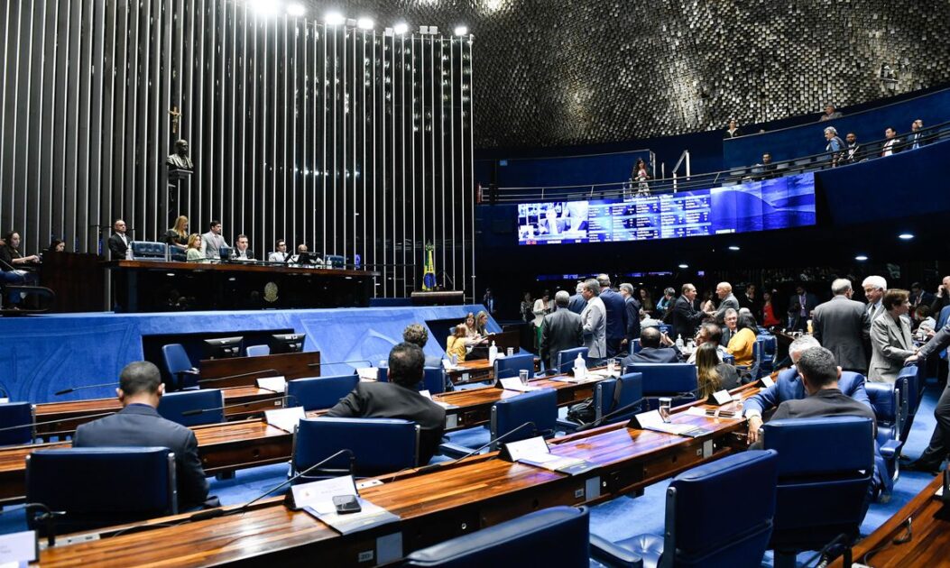 Senado aprova PEC do marco temporal em votação acelerada e sem consulta com povos indígenas.