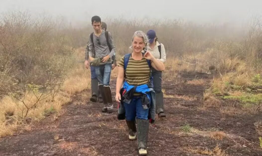 Ana Prudente em busca de novas espécies na Amazônia, nas cangas de Carajás