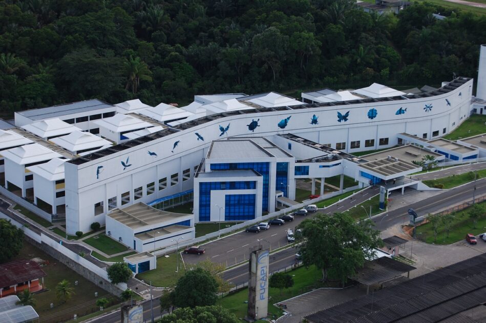 Vista aérea das instalações do CBA, referência em pesquisas sobre bioeconomia no Amazonas.