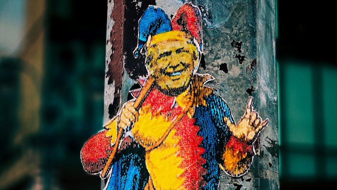 Não por acaso, a notícia foi suficiente para fazer ações do setor dispararem — com analistas lembrando que, para parte do mercado, maconha sairia do “andar da heroína” e iria morar mais perto dos “esteroides e codeína”, o que muda o humor dos investidores mesmo antes de qualquer canetada final. 