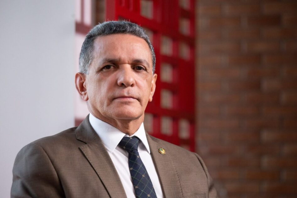 Entrevista com senador Mecias de Jesus no estudio do portal Metropoles 6 scaled 1 1