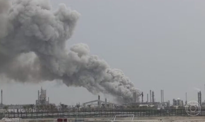 Ataque do Irã atinge instalações e países do Golfo, impactando o petróleo no Oriente Médio