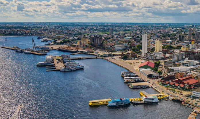 Imagem aérea de Manaus, capital do Amazonas.